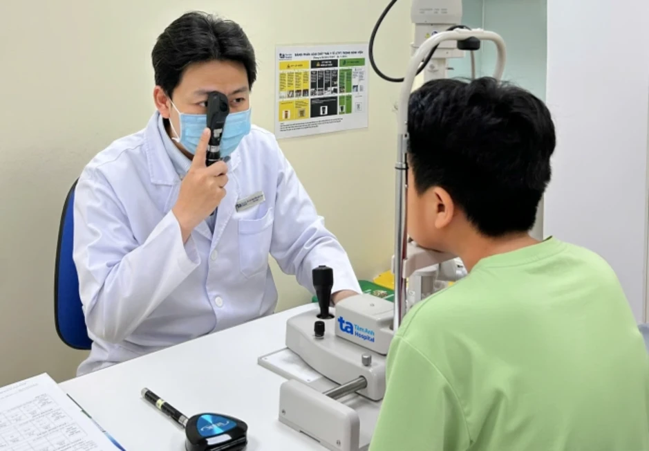 Nhỏ thuốc gia truyền có hết cận thị không? - Báo TinVina Nhỏ thuốc gia truyền có hết cận thị không? - Báo TinVina