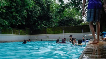 Những bệnh nào có nguy cơ lây khi bơi chung? - Báo TinVina