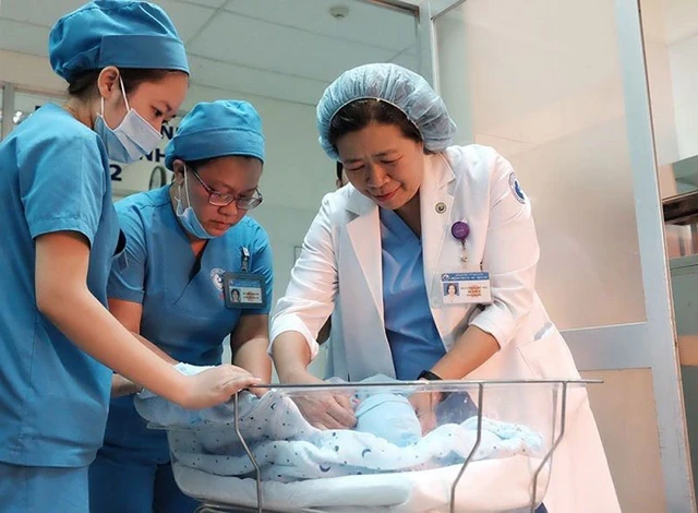 Những “bóng hồng blouse trắng” đứng sau hàng nghìn ca cứu sống bệnh nhân, đưa y học Việt Nam lên tầm cao mới Những “bóng hồng blouse trắng” đứng sau hàng nghìn ca cứu sống bệnh nhân, đưa y học Việt Nam lên tầm cao mới