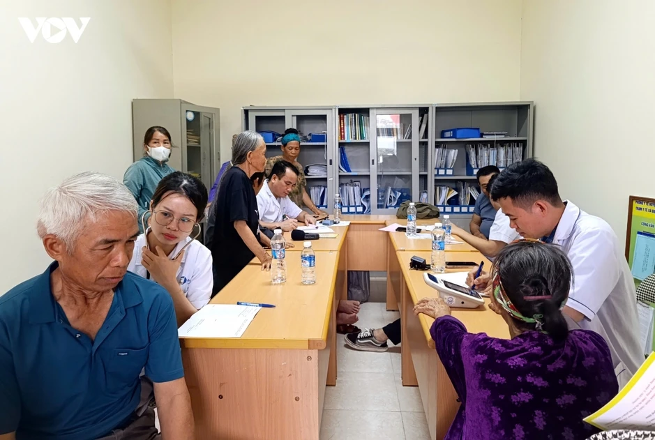 Những chuyến khám bệnh vượt núi đến với người dân vùng khó khăn
