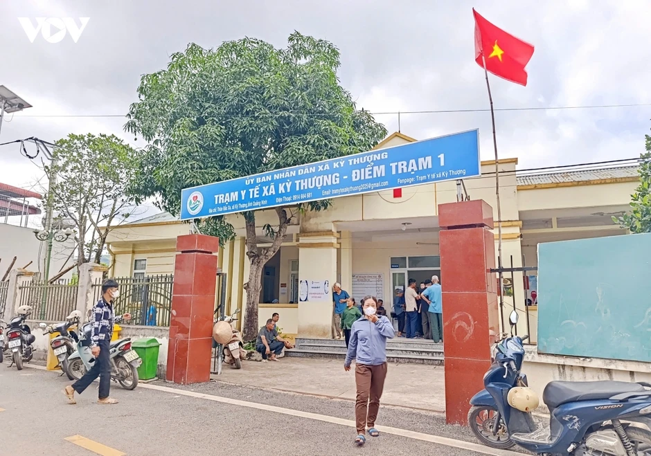Những chuyến khám bệnh vượt núi đến với người dân vùng khó khăn