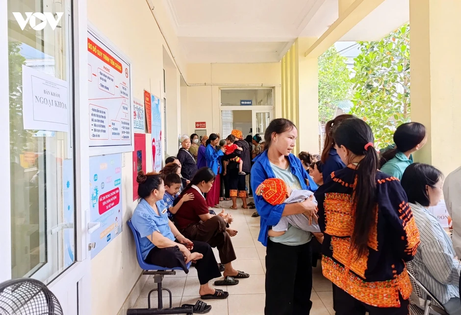 Những chuyến khám bệnh vượt núi đến với người dân vùng khó khăn