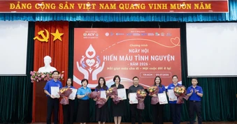Những giọt máu hồng nối dài sự sống