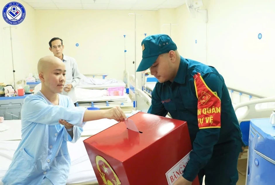 Những lá phiếu đặc biệt bên giường bệnh Những lá phiếu đặc biệt bên giường bệnh