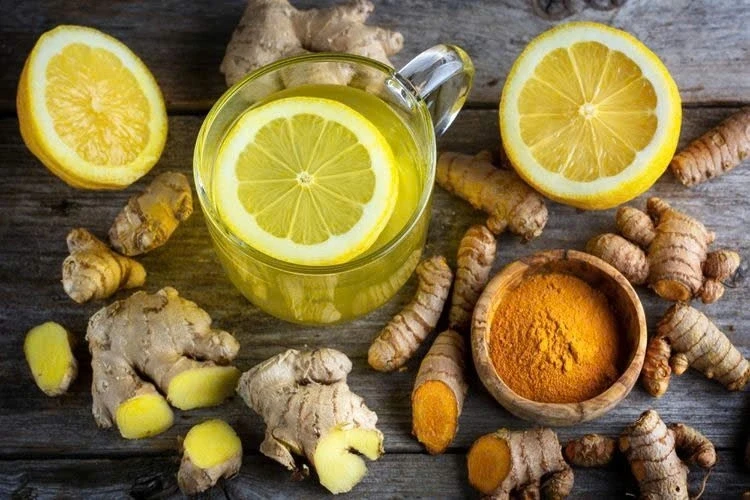 Những người không nên uống nước chanh nghệ buổi sáng Những người không nên uống nước chanh nghệ buổi sáng