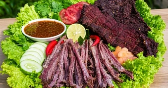 Những người nên hạn chế ăn thịt gác bếp?