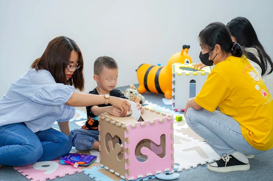 Những nguy cơ trong kỳ nghỉ dài với trẻ tự kỷ, khuyết tật và cách xử lý