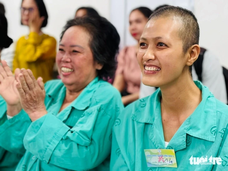 Những nữ 'chiến binh K' rạng rỡ nụ cười trước thềm 8-3, truyền động lực vượt qua bệnh tật Những nữ 'chiến binh K' rạng rỡ nụ cười trước thềm 8-3, truyền động lực vượt qua bệnh tật