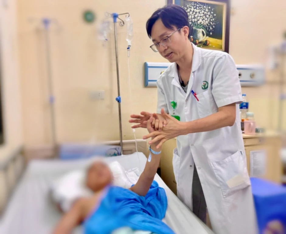 Nô đùa cùng anh, bé trai 11 tuổi bị dao bầu cắm xuyên sọ Nô đùa cùng anh, bé trai 11 tuổi bị dao bầu cắm xuyên sọ