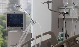 Nỗ lực cứu bé gái ngưng tim do ngã vào thùng nước