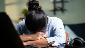 Nỗi cô đơn của những người vợ 'siêu nhân'