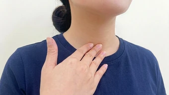 Nổi hạch cổ khi viêm họng có nguy hiểm? - Báo TinVina