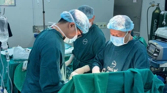 Nội soi trước mổ ung thư gan, phát hiện thêm ung thư thực quản giai đoạn sớm