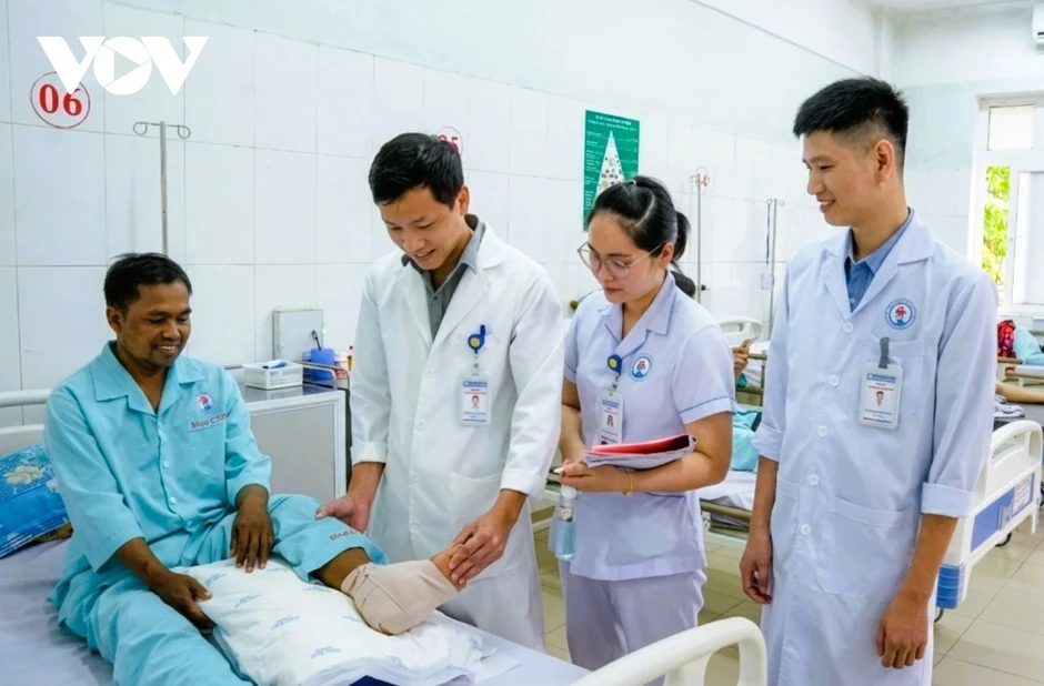 Nối thành công bàn chân đứt lìa do tai nạn lao động tại Quảng Trị Nối thành công bàn chân đứt lìa do tai nạn lao động tại Quảng Trị