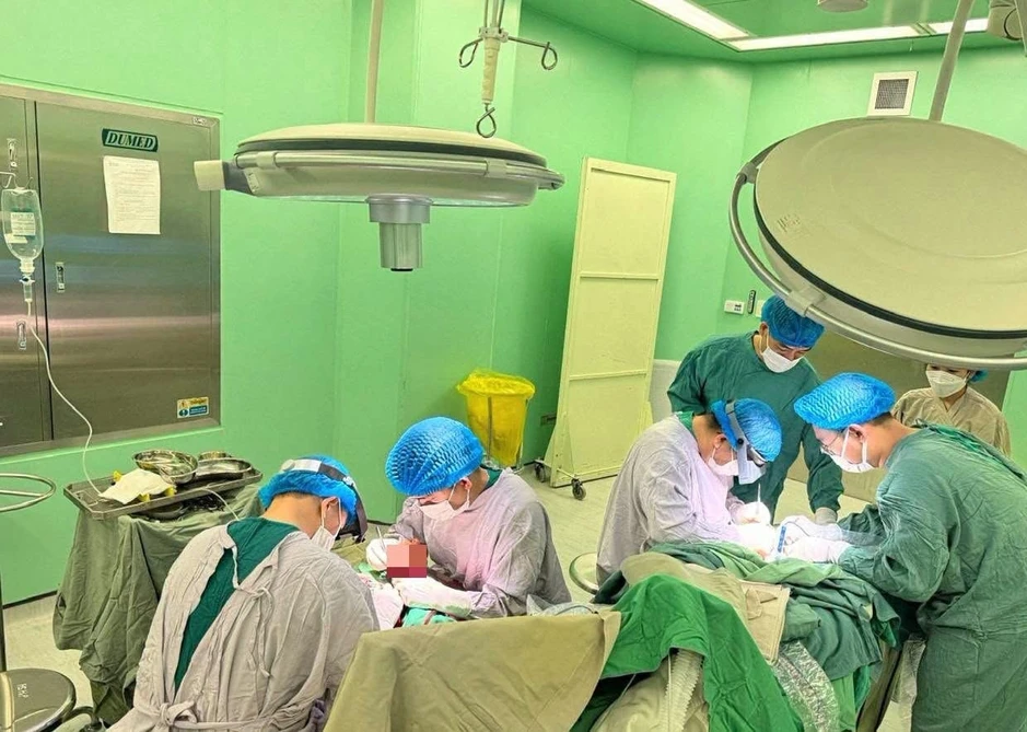 Nối thành công bàn tay đứt lìa của nam thanh niên Nối thành công bàn tay đứt lìa của nam thanh niên