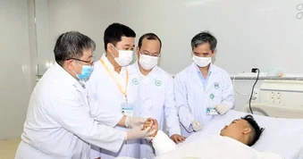 Nối thành công cẳng tay bị đứt lìa sau 6 tiếng phẫu thuật