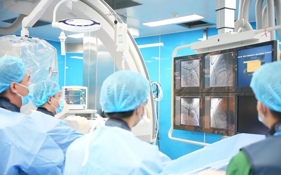 Nong van động mạch phổi qua da cho bé 6 tháng tuổi Nong van động mạch phổi qua da cho bé 6 tháng tuổi
