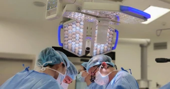 Nữ bệnh nhân đột quỵ sau khi bơm mỡ làm đẹp