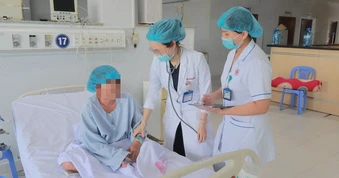 Nữ bệnh nhân viêm não mô cầu type B thoát chết ngoạn mục