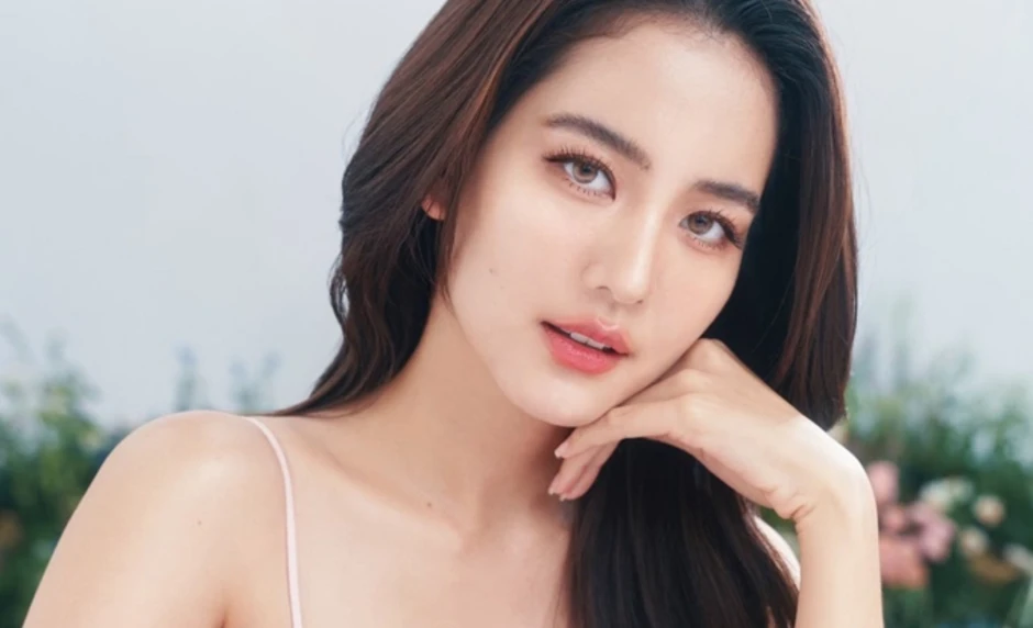 Nữ diễn viên Thái Lan có hai tử cung, một quả thận Nữ diễn viên Thái Lan có hai tử cung, một quả thận
