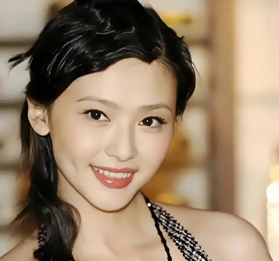 Nữ diễn viên từng 3 lần vào tù bị tái phát ung thư, phải uống hơn 20 loại thuốc mỗi ngày Nữ diễn viên từng 3 lần vào tù bị tái phát ung thư, phải uống hơn 20 loại thuốc mỗi ngày