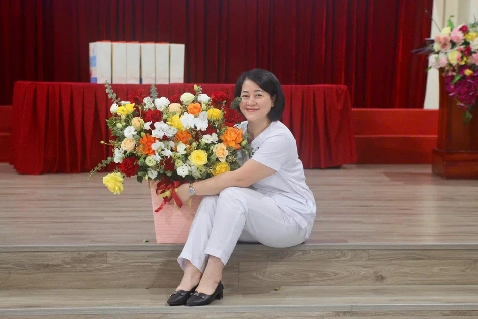 Nữ điều dưỡng cứu sống nam thanh niên ngừng tim được khen thưởng Nữ điều dưỡng cứu sống nam thanh niên ngừng tim được khen thưởng
