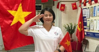 Nữ điều dưỡng ép tim, cứu nam thanh niên ngừng tuần hoàn giữa quán cà phê
