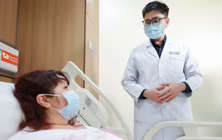 Nữ du khách Nga bị xoắn buồng trứng với khối u nặng 4 kg - Báo TinVina Nữ du khách Nga bị xoắn buồng trứng với khối u nặng 4 kg - Báo TinVina