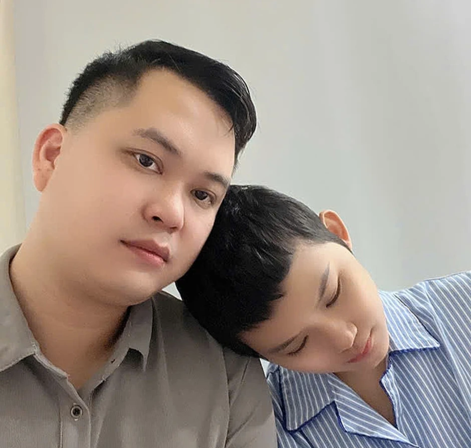 Nụ hôn của chồng tiễn biệt người vợ ung thư