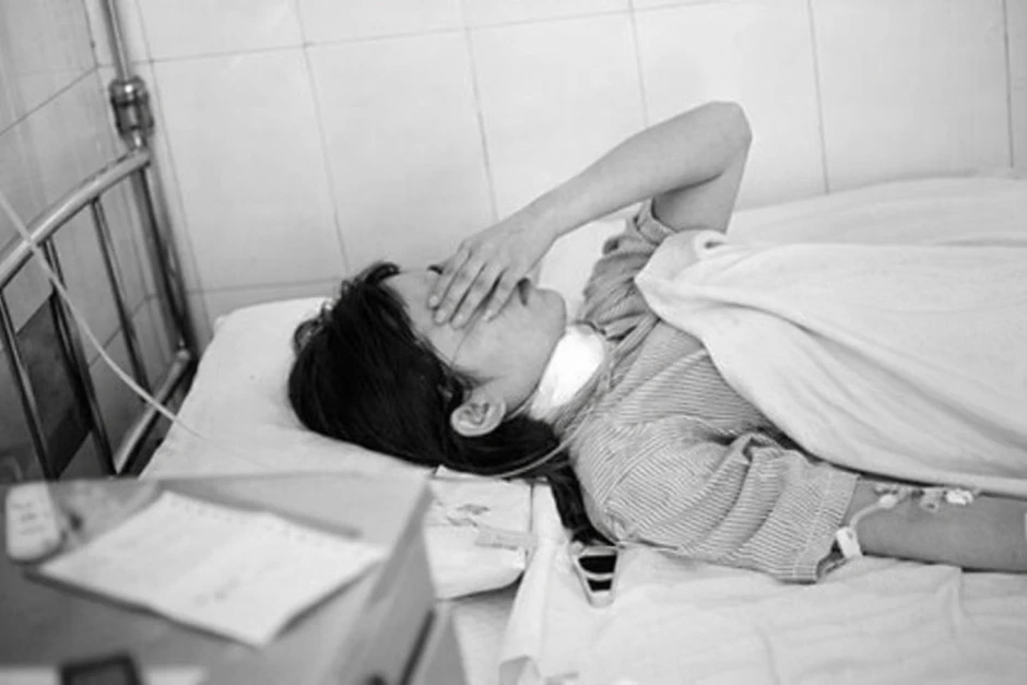 Nữ sinh 20 tuổi đau cổ, đi khám phát hiện ung thư dạ dày đã di căn toàn thân: Đừng bỏ qua dấu hiệu này Nữ sinh 20 tuổi đau cổ, đi khám phát hiện ung thư dạ dày đã di căn toàn thân: Đừng bỏ qua dấu hiệu này