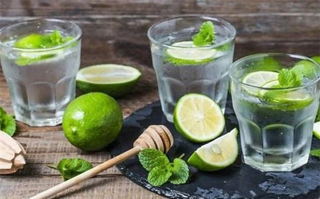 Nước chanh có giúp giảm axit uric không? BS Bệnh viện Bạch Mai giải đáp Nước chanh có giúp giảm axit uric không? BS Bệnh viện Bạch Mai giải đáp
