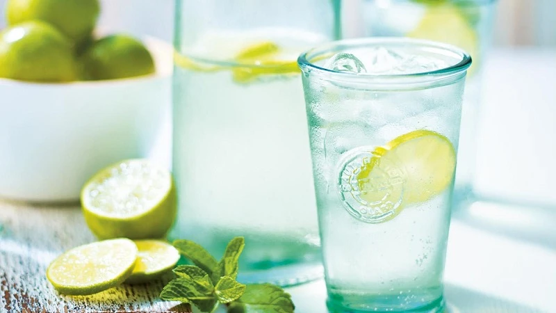 Nước chanh có giúp giảm axit uric không? BS Bệnh viện Bạch Mai giải đáp Nước chanh có giúp giảm axit uric không? BS Bệnh viện Bạch Mai giải đáp