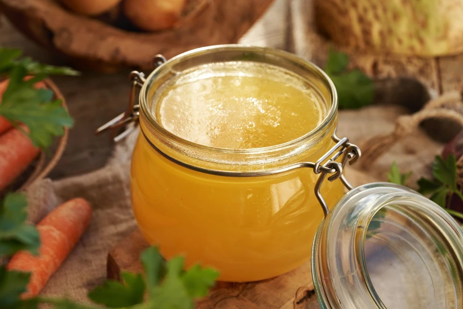 Nước hầm xương được ca ngợi như “thần dược”: Chuyên gia nói gì về lợi ích thực sự?