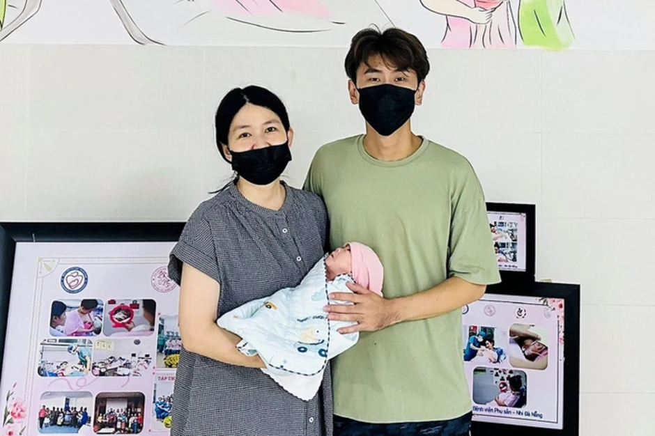 Nuôi sống bé gái sinh non nặng 720 gram Nuôi sống bé gái sinh non nặng 720 gram
