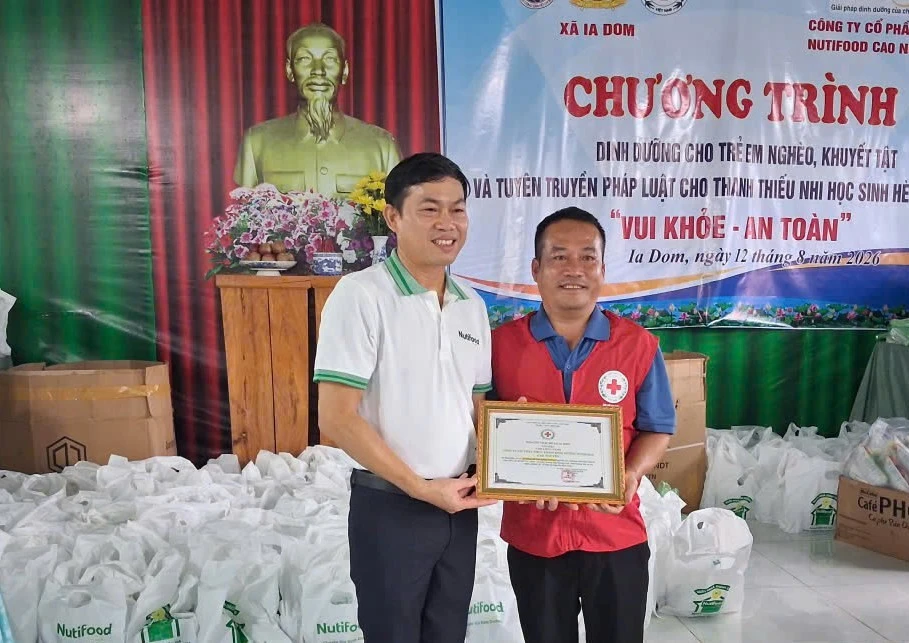 Nutifood trao dinh dưỡng đến trẻ em khó khăn tại Gia Lai Nutifood trao dinh dưỡng đến trẻ em khó khăn tại Gia Lai