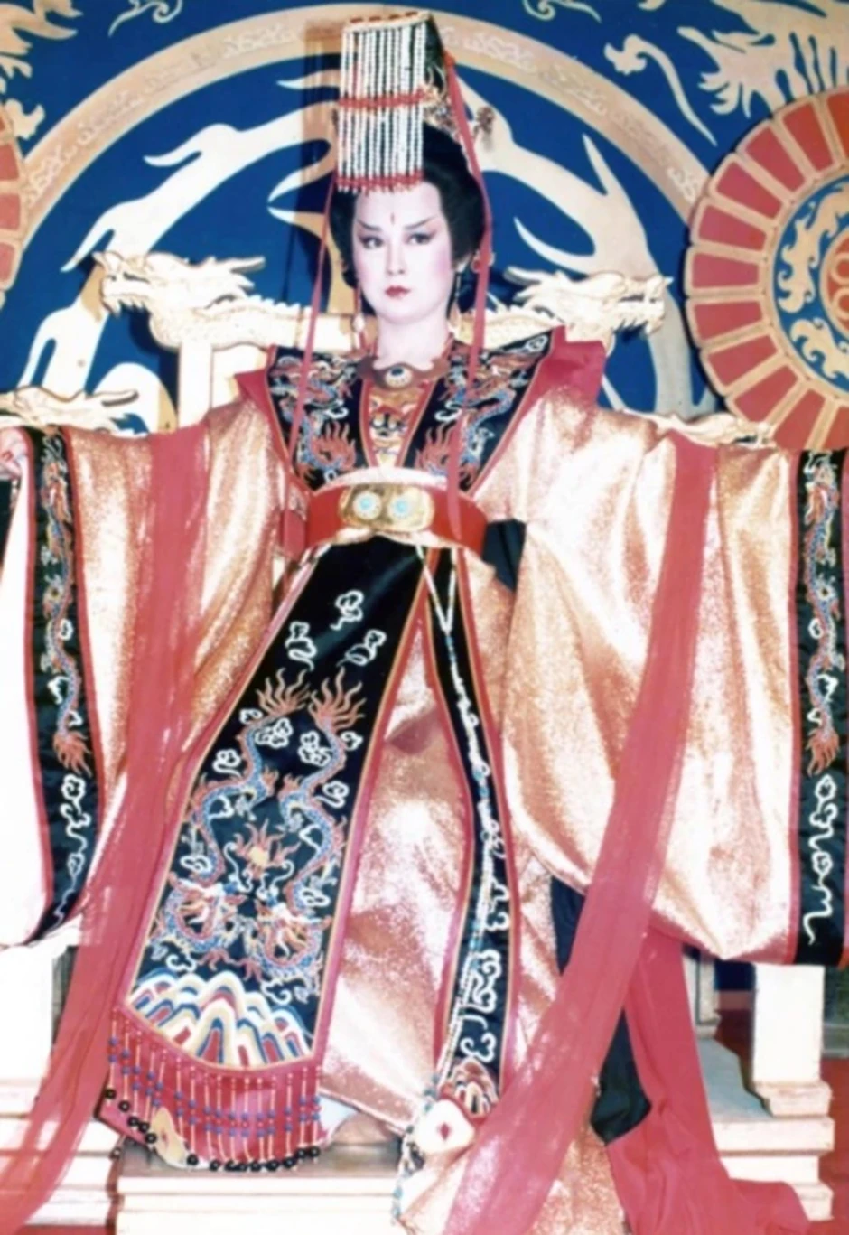 Ở tuổi 77, 'Võ Tắc Thiên' Phan Nghinh Tử lão hóa ngược nhờ ăn táo mỗi ngày Ở tuổi 77, 'Võ Tắc Thiên' Phan Nghinh Tử lão hóa ngược nhờ ăn táo mỗi ngày
