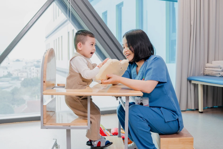 Phác đồ Oxy cao áp kết hợp phục hồi chức năng - Cơ hội mới cho người sống thực vật do thiếu oxy não Phác đồ Oxy cao áp kết hợp phục hồi chức năng - Cơ hội mới cho người sống thực vật do thiếu oxy não