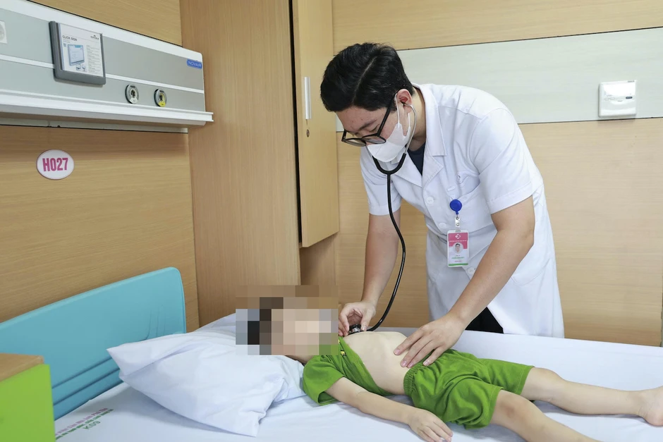 Phải đi cấp cứu sau khi nuốt 6 viên sỏi