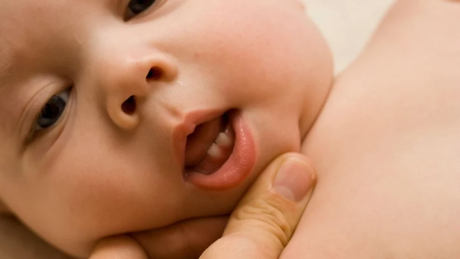 Phân biệt sốt thông thường và sốt mọc răng Phân biệt sốt thông thường và sốt mọc răng