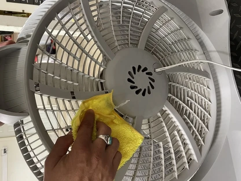 Phát hiện 4 kiểu dùng quạt điện "tiếp tay" cho đột quỵ: Rất nhiều người Việt đang làm Phát hiện 4 kiểu dùng quạt điện "tiếp tay" cho đột quỵ: Rất nhiều người Việt đang làm