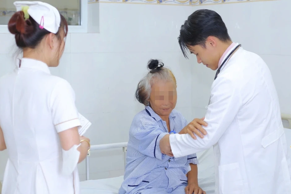 Phát hiện căn bệnh nguy hiểm phải mổ não sau triệu chứng yếu bàn tay phải Phát hiện căn bệnh nguy hiểm phải mổ não sau triệu chứng yếu bàn tay phải