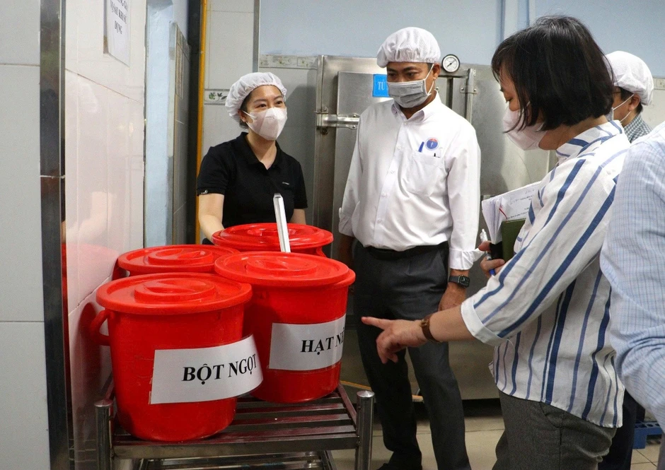 Phát hiện hơn 5700 cơ sở vi phạm an toàn thực phẩm trong 1 tháng kiểm tra liên ngành Phát hiện hơn 5700 cơ sở vi phạm an toàn thực phẩm trong 1 tháng kiểm tra liên ngành
