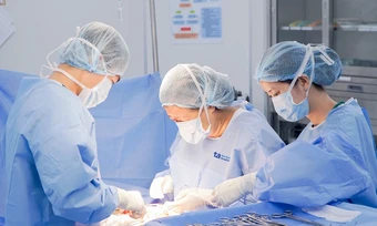 Phát hiện ung thư nội mạc tử cung sau nửa năm ra máu bất thường - Báo TinVina