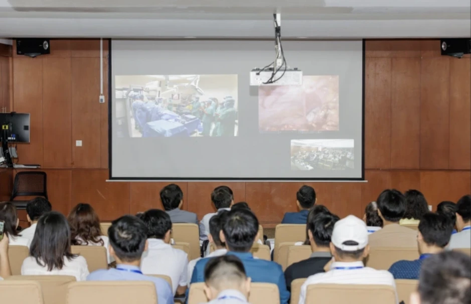 Phẫu thuật bằng robot điều trị ung thư dạ dày tại Bệnh viện FV Phẫu thuật bằng robot điều trị ung thư dạ dày tại Bệnh viện FV