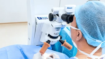 Phẫu thuật chữa lác mắt bẩm sinh cho thiếu niên - Báo TinVina