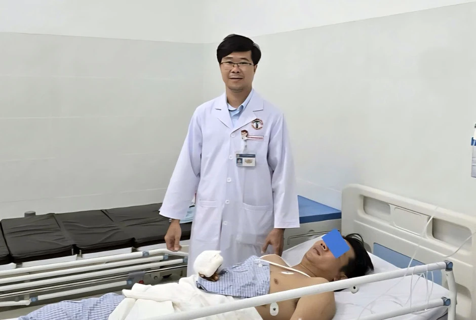 Phẫu thuật, cứu bàn tay người bị cá chình cắn tại Côn Đảo Phẫu thuật, cứu bàn tay người bị cá chình cắn tại Côn Đảo