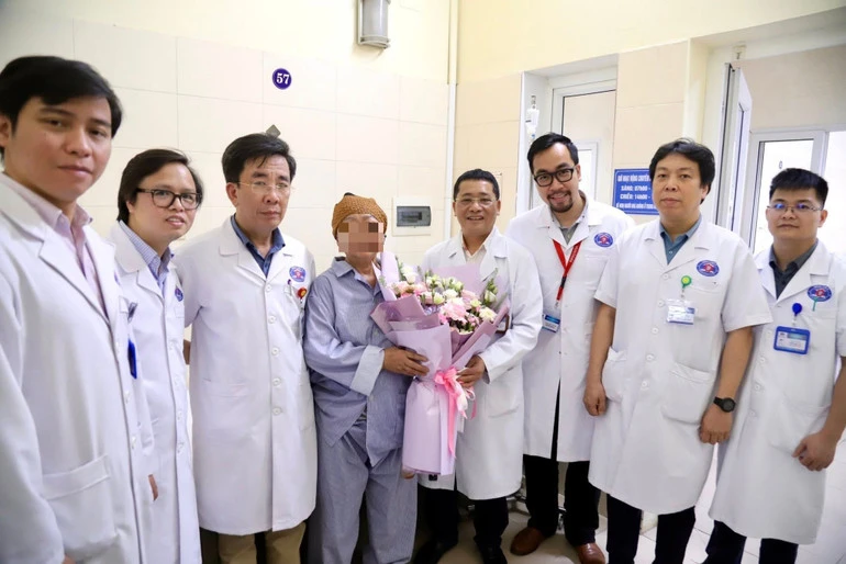 Phẫu thuật robot “gỡ thế khó” cho ca bệnh ung thư tái phát, rút ngắn thời gian hồi phục cho người bệnh Phẫu thuật robot “gỡ thế khó” cho ca bệnh ung thư tái phát, rút ngắn thời gian hồi phục cho người bệnh