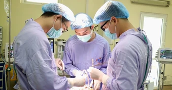 Phẫu thuật thành công cho bệnh nhân ung thư phổi bằng kỹ thuật tạo hình phế quản