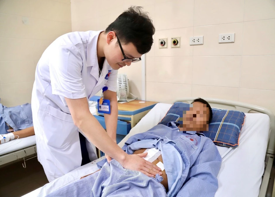 Phẫu thuật thành công hai trường hợp ung thư thực quản phức tạp bằng phương pháp mổ nội soi 3D Phẫu thuật thành công hai trường hợp ung thư thực quản phức tạp bằng phương pháp mổ nội soi 3D