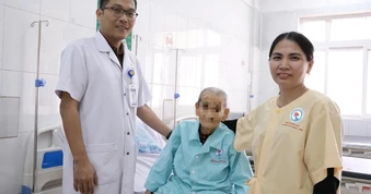 Phẫu thuật thay khớp háng thành công cho bệnh nhân 106 tuổi
